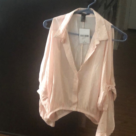 Striped cropped top with open sleeves. - Picture 6 of 9